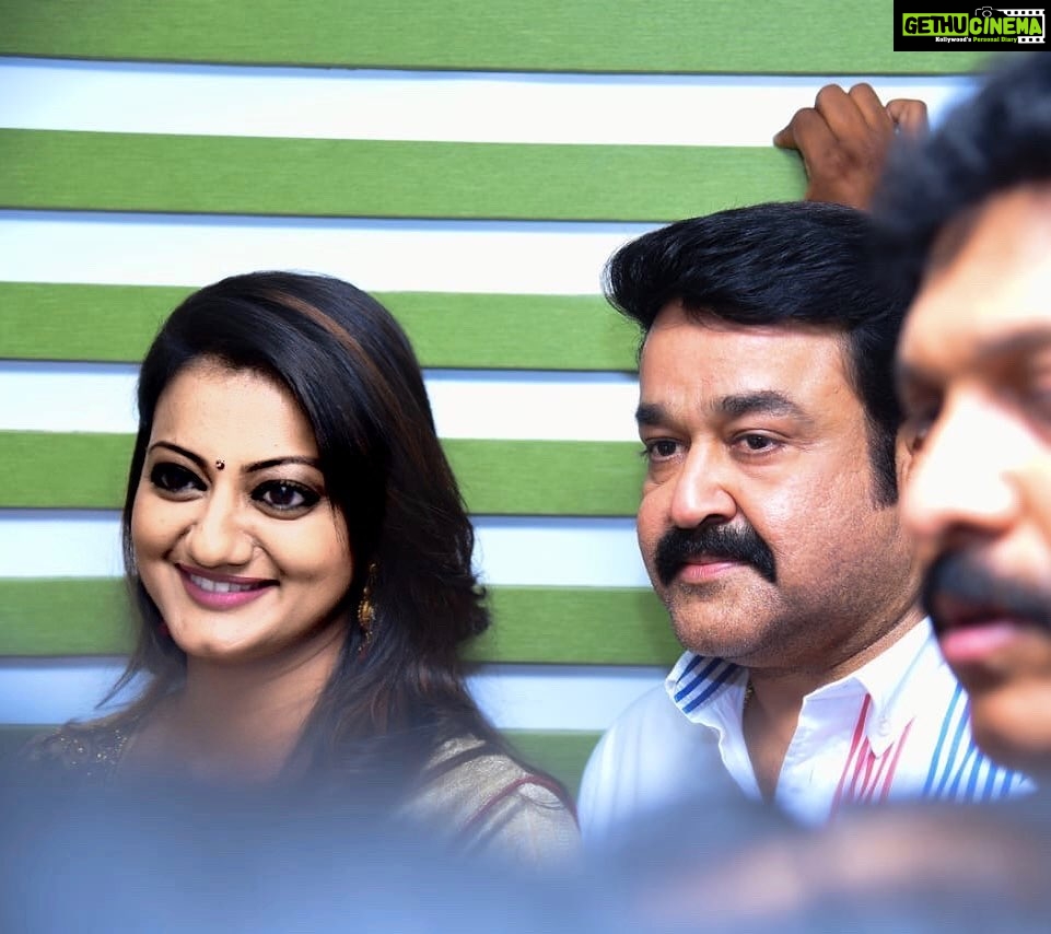Priyanka Nair Instagram - #Throwback pic with #Lalettan 😍 Thank you @sreeraj_capture for sending me this pic☺️ #shopinaguration#trivandrum#lalettan#priyankanair