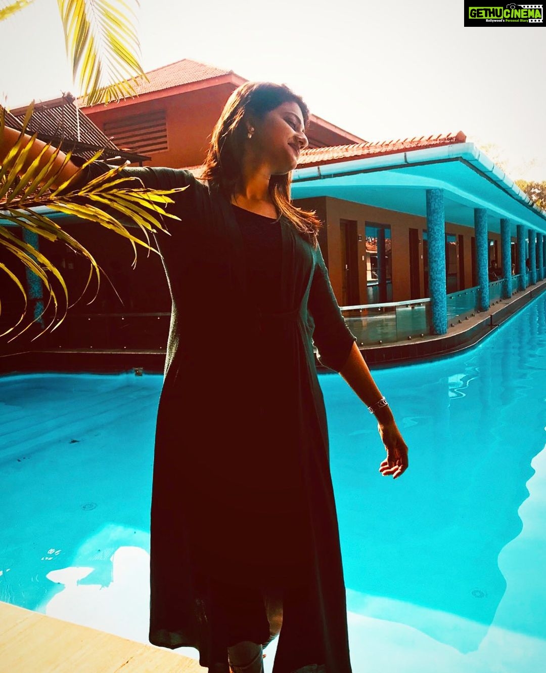 Priyanka Nair Instagram - Sun kissed 🌞 - - - - #morningvibe#priyankanair#actor#mollywood#bollywood#tamil#tamily#telugu#tollywood#kollywood#throwback#sandalwood#malayalam#instagram#trivandrum#travel#travelphotography#instatime#instaday SAJ Earth Resort - Kochi, Kerala