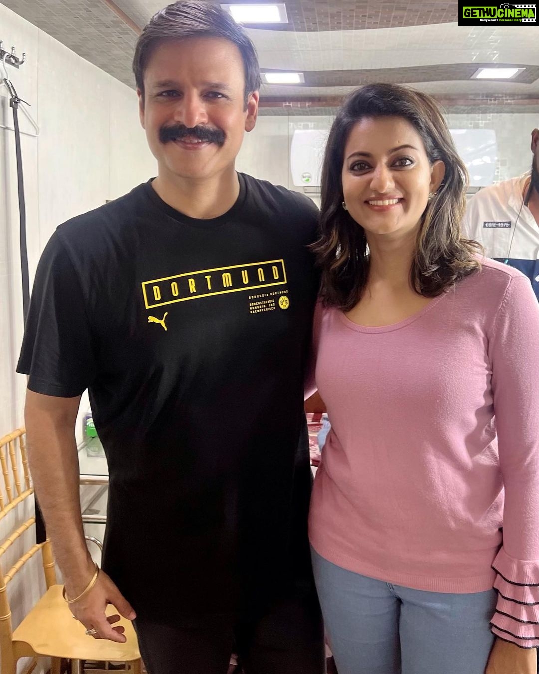 Priyanka Nair Instagram - Happy to share the screen space with @vivekoberoi , one of the most humble person and finest actor in bollywood .☺️#kaduva ❤️ - - - #movie#malayalamfilm#vivekoberoi#bollywood#malluwood#tollywood#actor#priyankanair#instagram#instapic