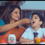 Priyanka Nair Instagram - Sharing Screen space with my sweetheart APPU for the first time ❤️ One of the beautiful moment I will cherish forever in my life 🥰🥰 Director - @rejisyne DOP - @tanu.balak MUA - @_sumathefacechanger_ ☺️☺️☺️☺️☺️ #pankajakasthoori #commercial #ad #priyankanair #mukunth