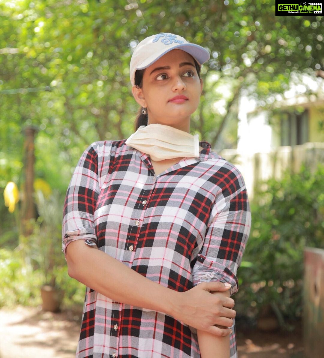Priyanka Nair Instagram - The calm before the storm π€ π€ π€#selflove#happiness#morningvibes#lockdowndays#actor#priyankanair#malluactress#trivandrum#kerala#southindianactress#behindwoods#telugufilmnagar#bollywood#kollywood#tollywood#instaday#instagram#instapic