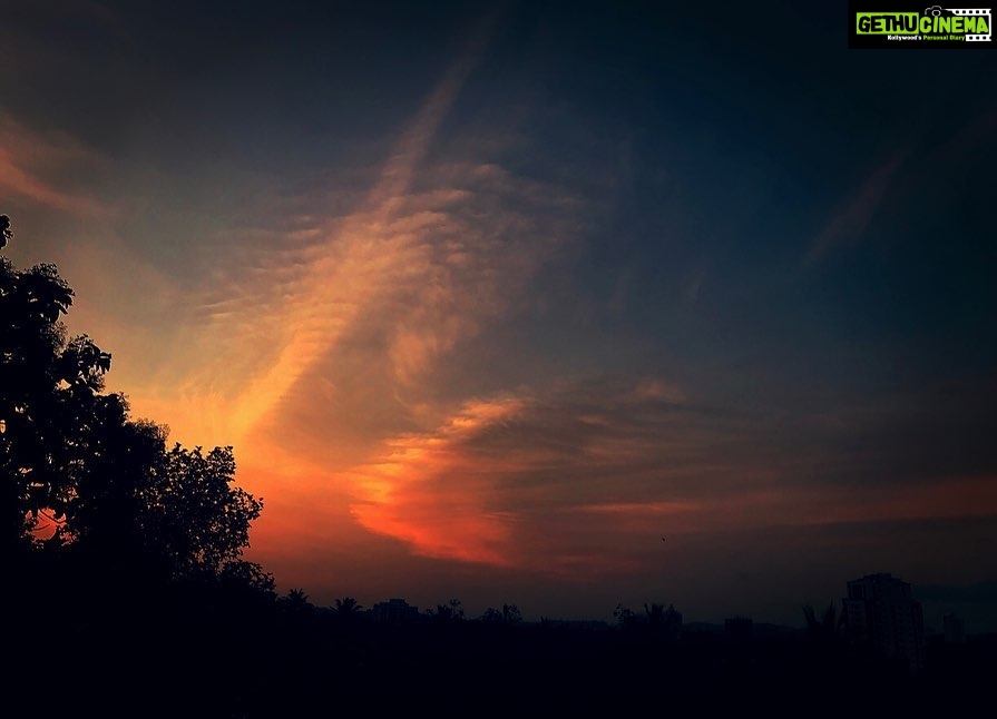 Priyanka Nair Instagram - Another beautiful evening sightseeing clicked ♥️ . . #iphone #iphoneclick #kerala #evening #godsowncountry #keralagram #keralaattraction #travelgram #mallugram #mallu #eveningsky #sky #redsky #sundayfunday