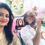 Priyanka Nair Instagram - With legendary musician Kaithapram Damodaran Namboothiri sir 😍 #vellarapoomalamele 🖤 🖤 🖤 #functiontime#ownvoice#happymoment#fangirl#malayalam#filmsong#lalettan#mohanlal#kaithapram#priyankanair#southindianactress#malluactress#bollywood#kollywood#malluwood#instaday#instavideo#insta#instagram