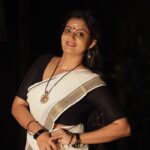 Priyanka Nair Instagram - 🖤🖤🖤 - - - - #photoshoot#traditional#attire#blackandwhite#setmundu#kerala#sareelove#trivandrum#actress#actorslife#lockdowndays#malluactress#southindianactress#priyankanair#bollywood#kollywood#tollywood#malluwood#instaday#instapic#instatime#instamoments #instagram