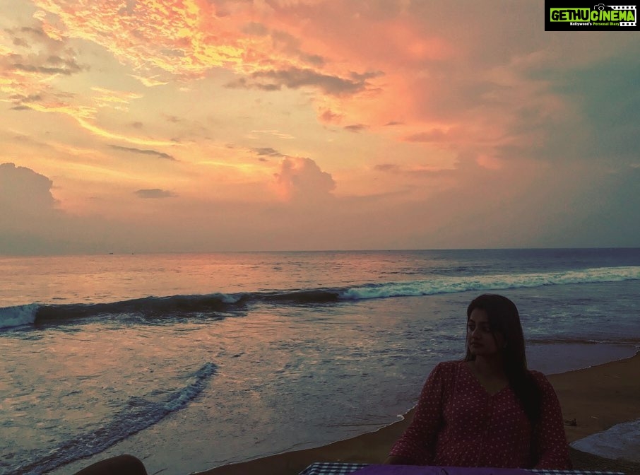Priyanka Nair Instagram - #sunset#backyard#udayasamudra#beach#kovalam#brforelockdown Uday Samudra Leisure Beach Hotel