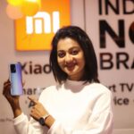 Priyanka Nair Instagram – 😍Happy to Experience the Latest Xiaomi 11T Pro5G .. 😳Surprised to see that it will charge fully in just 17 minutes…With Movies Its First Day First Show and With Gadgets Its First Day First Phone ☺️

Fall in Love ❤️ with The Color Celestial Magic 📱

#Xiaomi11TPro5G #Xiaomi #Mi #priyankanair#MiStudioKaramana 
@aravindsnair.asn 
@i_am_renjith_nair