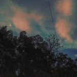 Priyanka Nair Instagram - Sky after sunset 🌟🌙 🌟 🌟 🌟 🌟 #sky#crescentmoon#venus#star#colour#colourcloud#astro#astrophotography#evening#skywatching