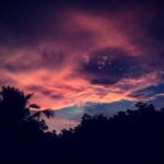 Priyanka Nair Instagram - Sky after sunset 🌟🌙 🌟 🌟 🌟 🌟 #sky#crescentmoon#venus#star#colour#colourcloud#astro#astrophotography#evening#skywatching