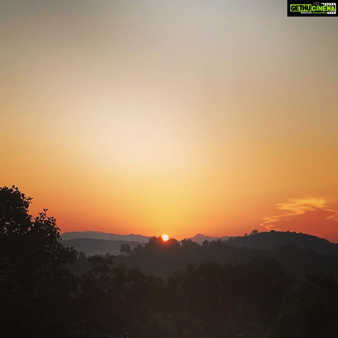 Priyanka Nair Instagram - Sunrise #view from terrace 😍 Home