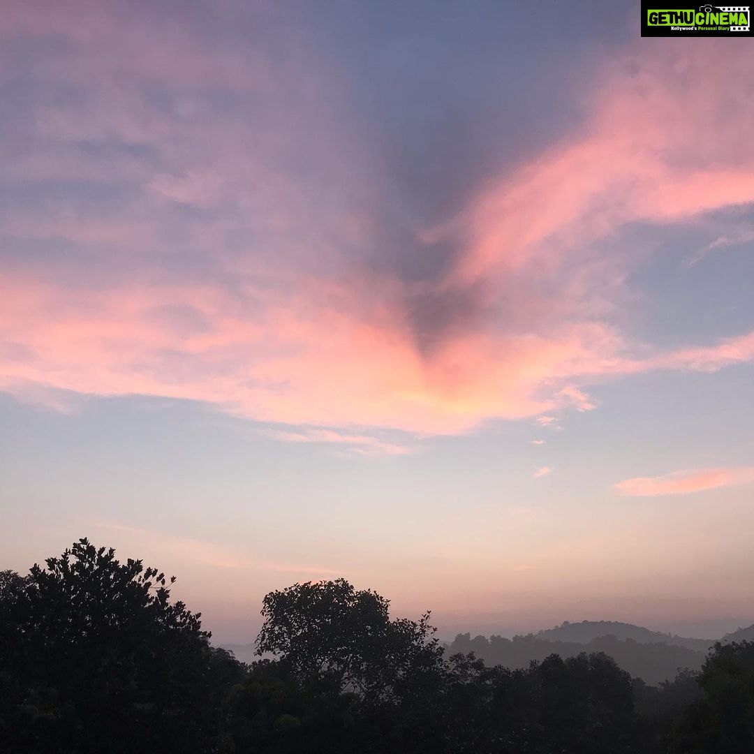Priyanka Nair Instagram - Sunrise #view from terrace 😍 Home