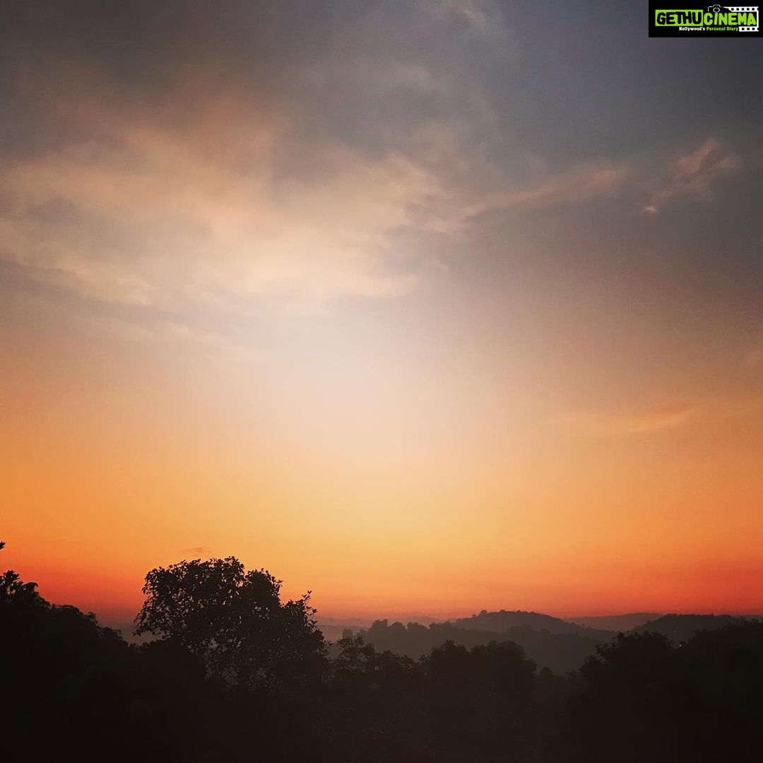 Priyanka Nair Instagram - Sunrise #view from terrace 😍 Home