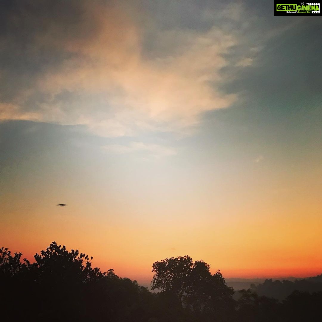 Priyanka Nair Instagram - Sunrise #view from terrace 😍 Home