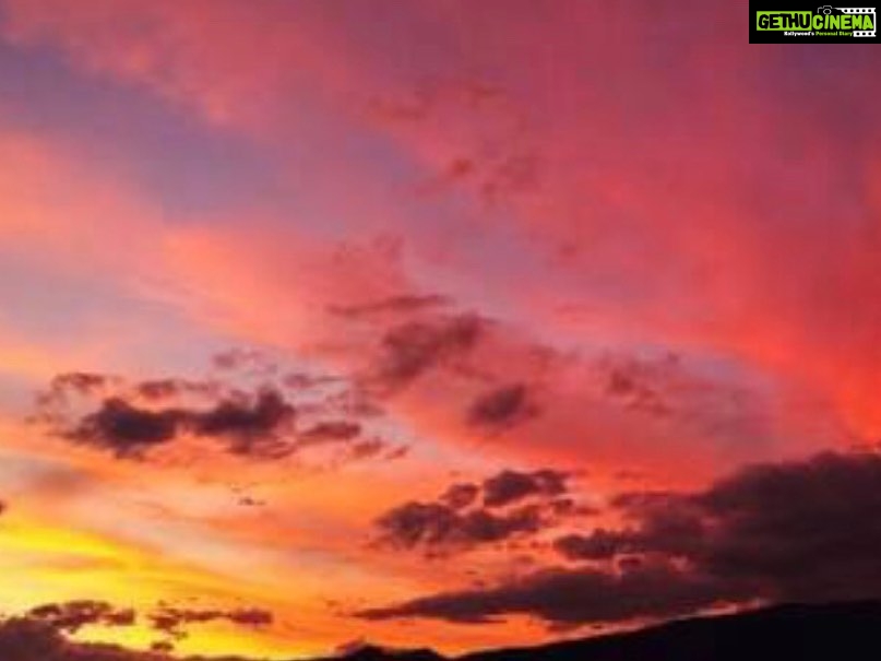 Priyanka Nair Instagram - Scattering of colours 🌞 Sunrise effect 🌅 📸from terrace . #sunrise #scatteringoflight #morningvibe#skywatcher #aprilsky Home