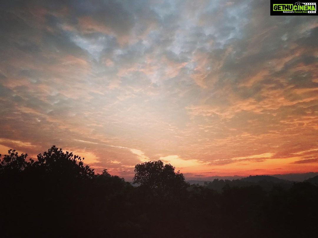 Priyanka Nair Instagram - Scattering of colours 🌞 Sunrise effect 🌅 📸from terrace . #sunrise #scatteringoflight #morningvibe#skywatcher #aprilsky Home