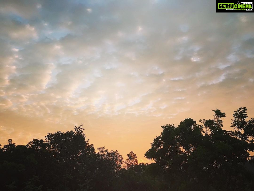Priyanka Nair Instagram - Scattering of colours 🌞 Sunrise effect 🌅 📸from terrace . #sunrise #scatteringoflight #morningvibe#skywatcher #aprilsky Home