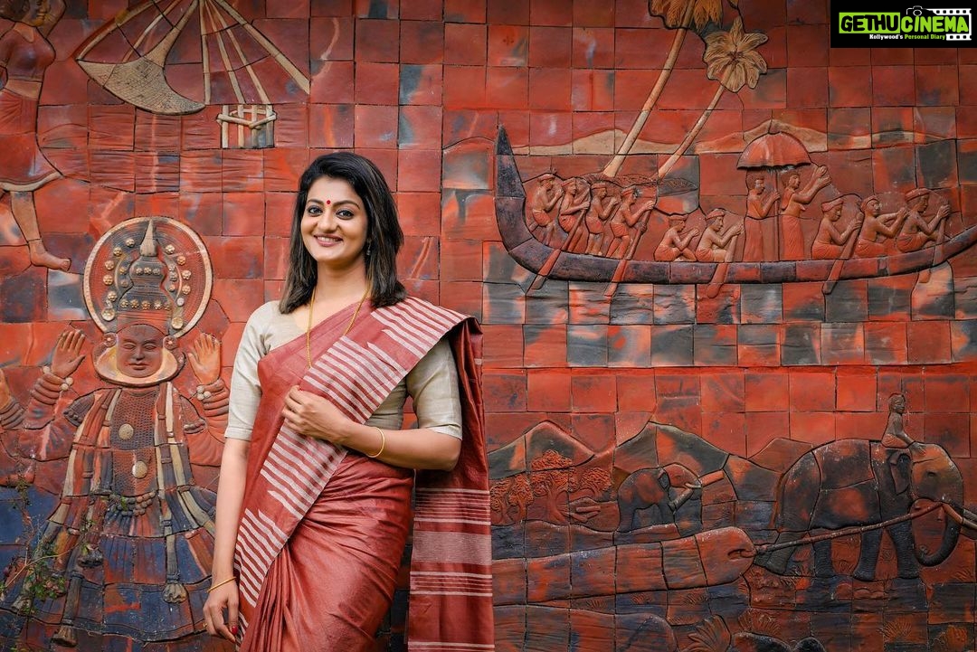Priyanka Nair Instagram - Six yards of pure grace ✨ 📸 @shalupeyad MHA - @_sumathefacechanger_ #sareelove #priyankanair#instagram