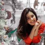 Raashi Khanna Instagram - May you find more reasons to be happy and grateful this new year.! Wish you guys immense happiness and lots and lots of love ♥️♥️ Happy new year!! 🥂