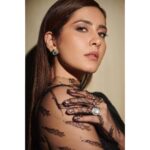Raashi Khanna Instagram - Come closer 🖤