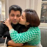Raashi Khanna Instagram - Always going to squish your cheeks! 👀🤪 Love you hon @khannaraunaq ♥️