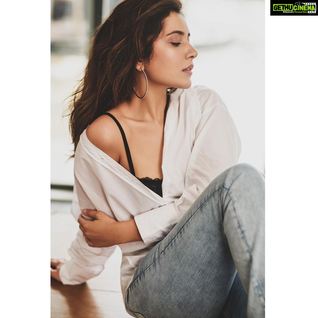 Raashi Khanna Instagram - Cozy 💙