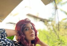 Raashi Khanna Instagram - Just chilling.. waiting for #valentineday 🤫