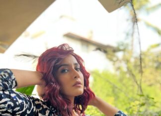Raashi Khanna Instagram - Just chilling.. waiting for #valentineday 🤫