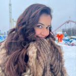 Raashi Khanna Instagram - Cozying up, wanting a warm hug and maybe some hot chocolate!! 🤎 #moscow