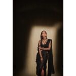 Raashi Khanna Instagram - Come closer 🖤