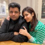 Raashi Khanna Instagram - Always going to squish your cheeks! 👀🤪 Love you hon @khannaraunaq ♥️