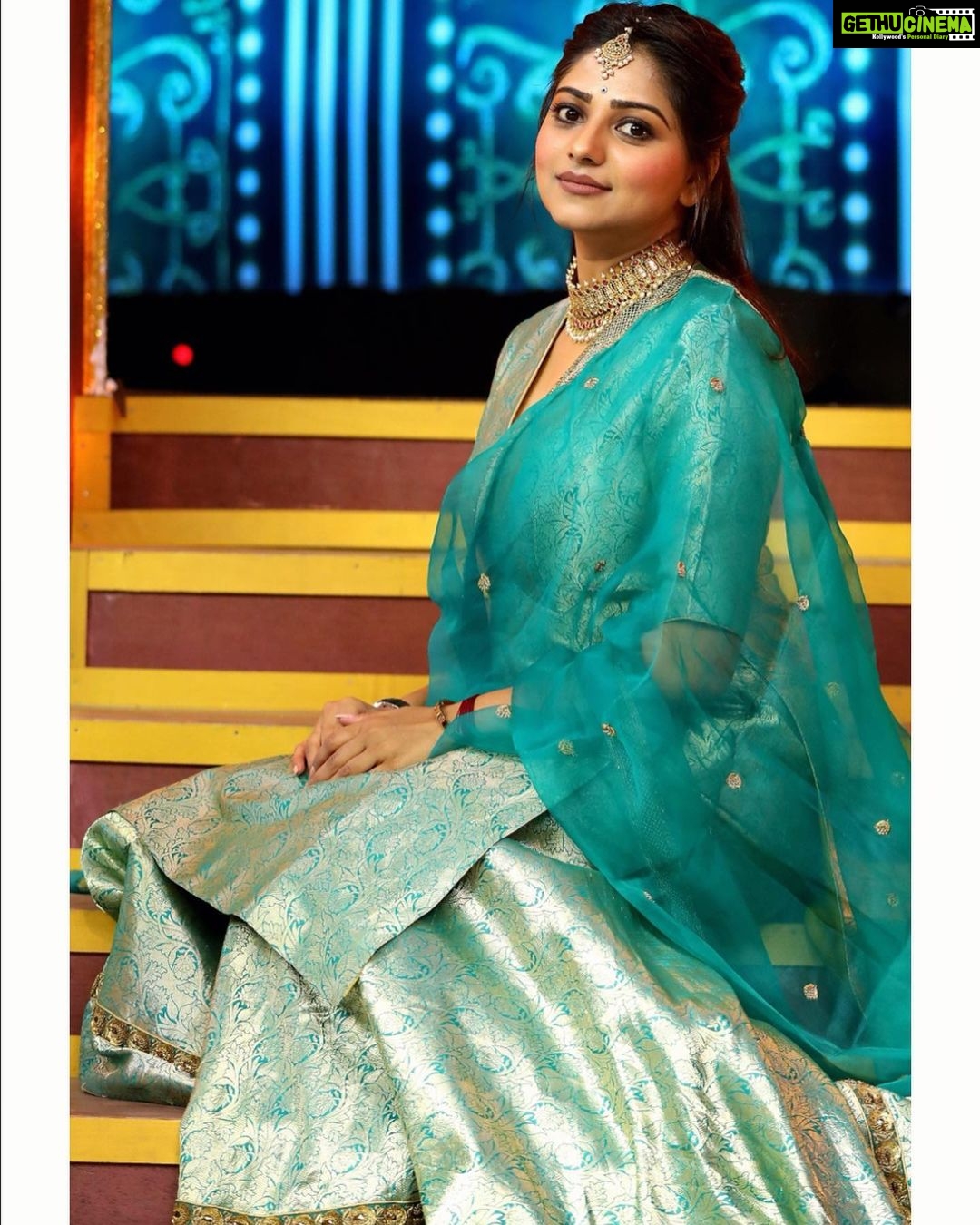 Rachita Ram Instagram - It’s time to sparkle n shine!✨ Wearing @raw_mango Jewellery @amrapalijewels Styling @tejukranthi Makeup @mohanrao931 Hair @makeover_by_paramesh Shot by @rakesh_hg_photography