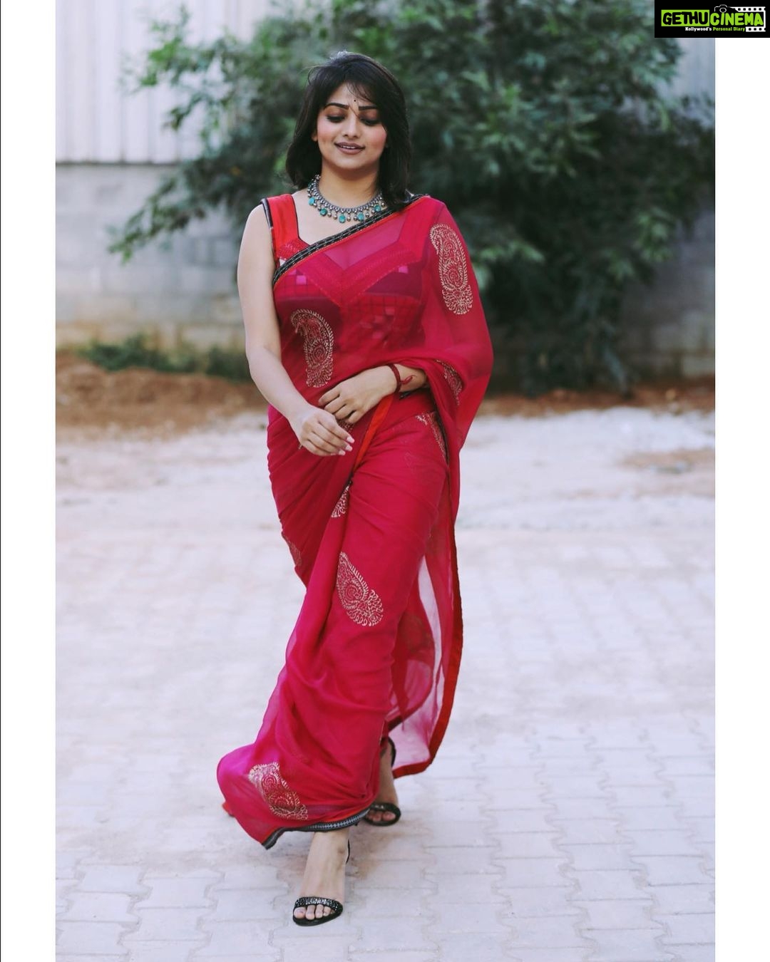 Rachita Ram Instagram - Pink makes everything Pretty!💗 Wearing @lathaputtanna Neckpiece @bcos_its_silver Styling @tejukranthi Makeup @mohanrao931 Hairstyle @makeover_by_paramesh Shot by @rakesh_hg_photography