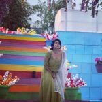 Rachita Ram Instagram - ಜಗತ್ತು ಮುಖಕ್ಕೆ ಮಾಸ್ಕ್ ಹಾಕ್ಕೊಂಡು ಬದುಕ್ತಿದೆ ಮಾಸ್ಕ್ ನ ಹಿಂದೊಂದು ನಗುವಿದೆ. ನಗು ಮರೆತಿರೋ ನಿಮ್ಮನ್ನೆಲ್ಲಾ ನಗಿಸೋಕೆ ನಾವು ಬರ್ತಿದ್ದೀವಿ ಮಾಸ್ಕ್ ಬಿಚ್ಚಿ ನಗ್ದೇ ಇದ್ರೂ ಪರ್ವಾಗಿಲ್ಲ ಮನಸ್ಸು ಬಿಚ್ಚಿ ನಗೋಣ.😁 #ಮಜಾಭಾರತ #majabharatha ಇಂದಿನಿಂದ ಪ್ರತಿ ಶನಿವಾರ ಹಾಗೂ ಭಾನುವಾರ ರಾತ್ರಿ 9 ಗಂಟೆಗೆ ನಿಮ್ಮ ಕಲರ್ಸ್ ವಾಹಿನಿಯಲ್ಲಿ.🙂