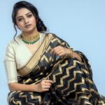 Rachita Ram Instagram - 🖤✨ Wearing @raw_mango Jewellery @amrapalijewels Styling @tejukranthi Makeup @mohanrao931 Hair @makeover_by_paramesh 📸 @chethanbasavaraju
