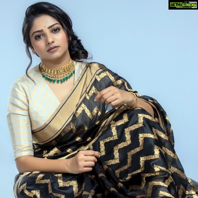 Rachita Ram Instagram - 🖤✨ Wearing @raw_mango Jewellery @amrapalijewels Styling @tejukranthi Makeup @mohanrao931 Hair @makeover_by_paramesh 📸 @chethanbasavaraju