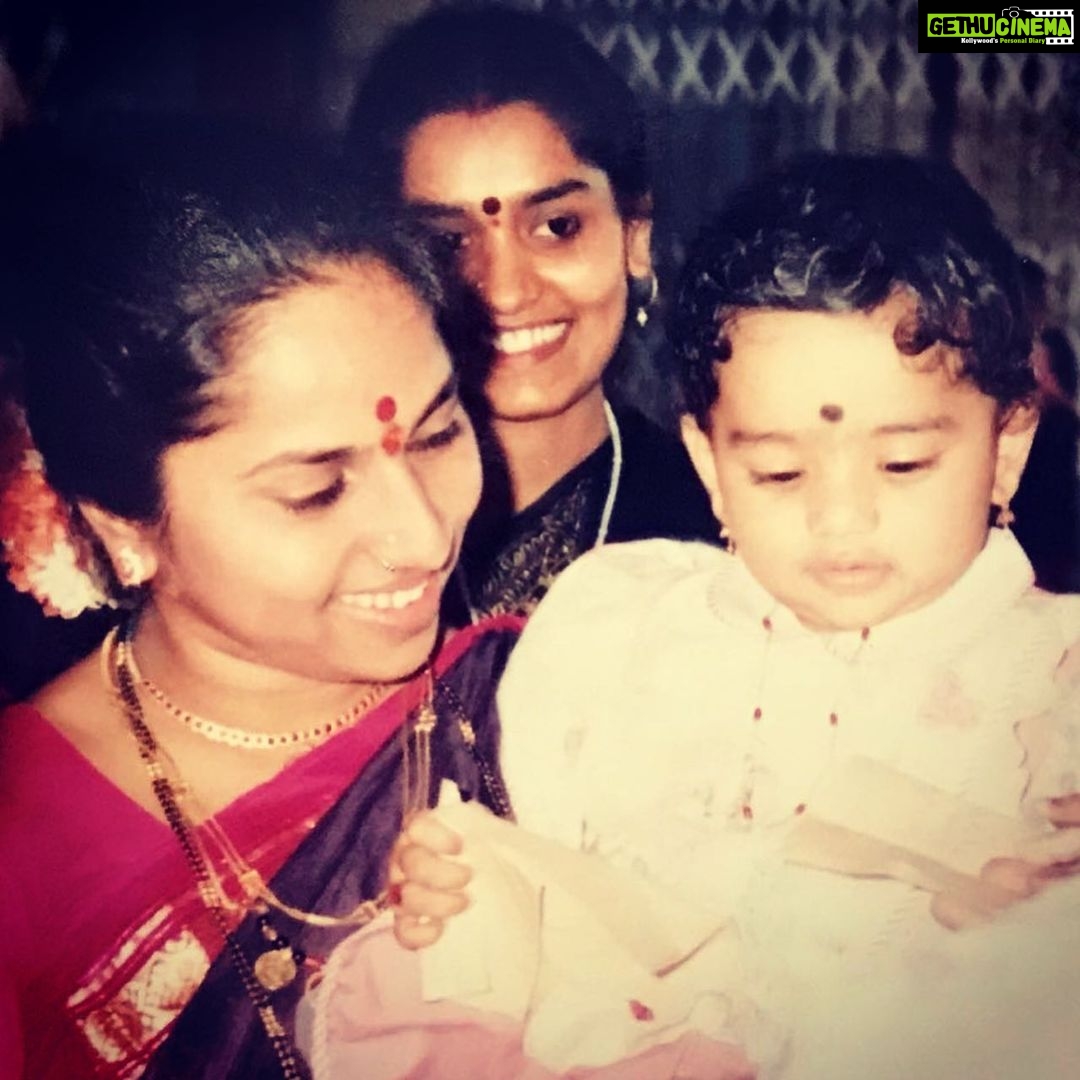 Rachita Ram Instagram - Happy Mother’s Day AMMA.!🤗❤️ Nithya and I are so lucky to have been raised by a strong women like you.We are so blessed to have you as our mother! You inspire and motivate us everyday!Ma you are an amazing soul! May god bless you abundantly🤗❤️ Love you Amma!❤️ And Happy Mother’s Day to all the beautiful mothers in the World.!❤️ @nithyaraam