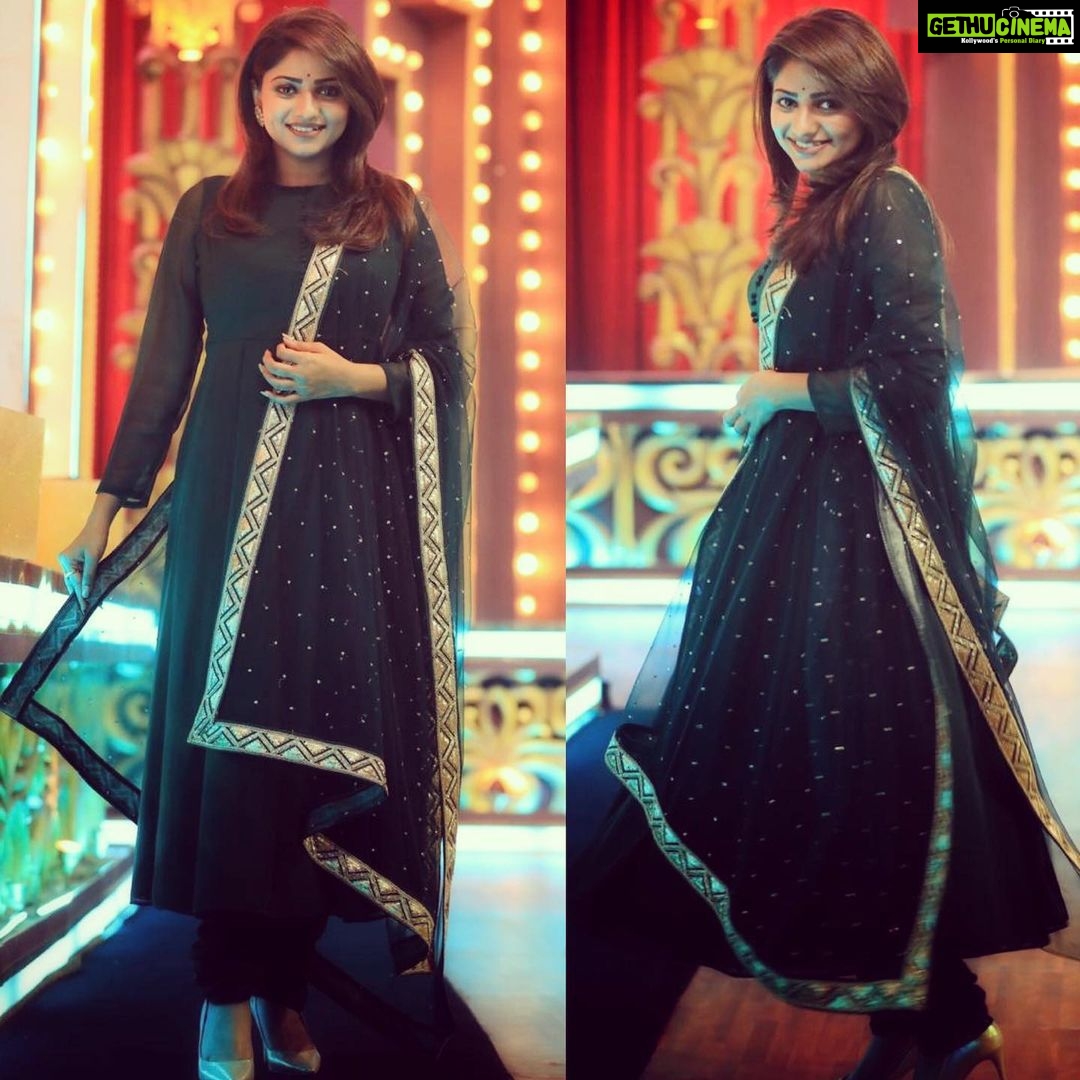 Rachita Ram Instagram - Majabharatha✨ Outfit @pixie_yard_couture_studio Styling @tejukranthi Assisted by @rajeshputtaiah Makeup @mohanrao931 Hair @paramesh_kammari Photography @rakesh_hg