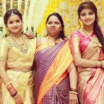 Rachita Ram Instagram - Happy Mother’s Day AMMA.!🤗❤️ Nithya and I are so lucky to have been raised by a strong women like you.We are so blessed to have you as our mother! You inspire and motivate us everyday!Ma you are an amazing soul! May god bless you abundantly🤗❤️ Love you Amma!❤️ And Happy Mother’s Day to all the beautiful mothers in the World.!❤️ @nithyaraam