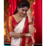 Rachita Ram Instagram - Saree handpicked by mom♥️🤗 Styling @tejukranthi Assisted by @shashwatichandrashekar Beautiful jewellery from @amrapalijewels Hair by @paramesh_kammari Makeup by @mohanrao931 Photography by @rock_phanni_