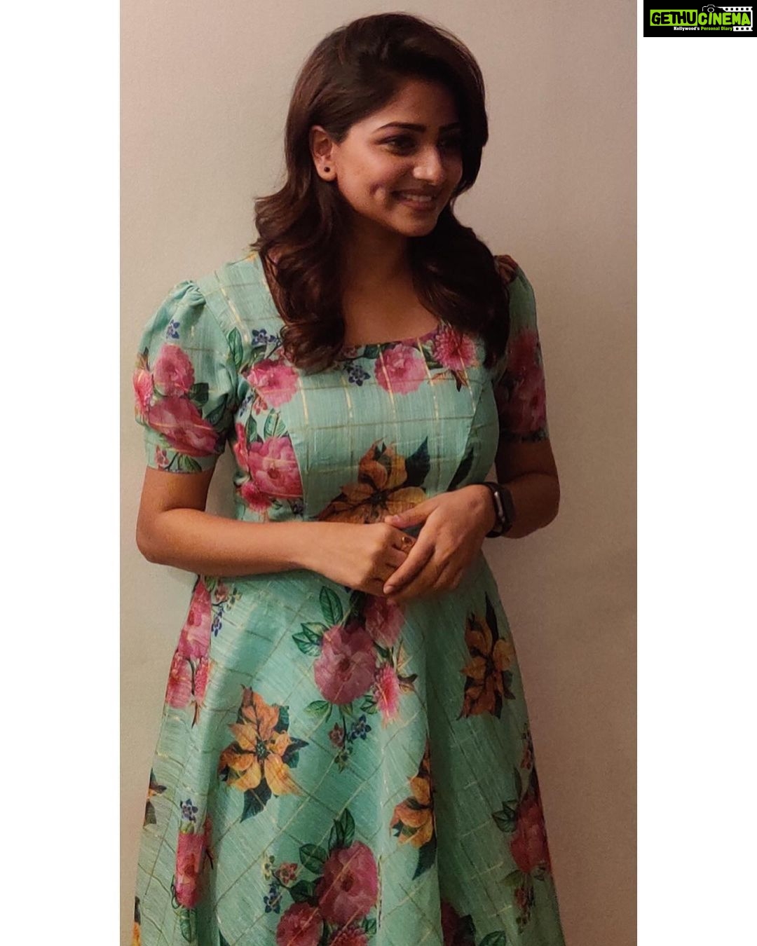 Rachita Ram Instagram - 🌸 Outfit @takshativastra Styling @tejukranthi Assisted by @rajeshputtaiah H&M @paramesh_kammari & @mohanrao931
