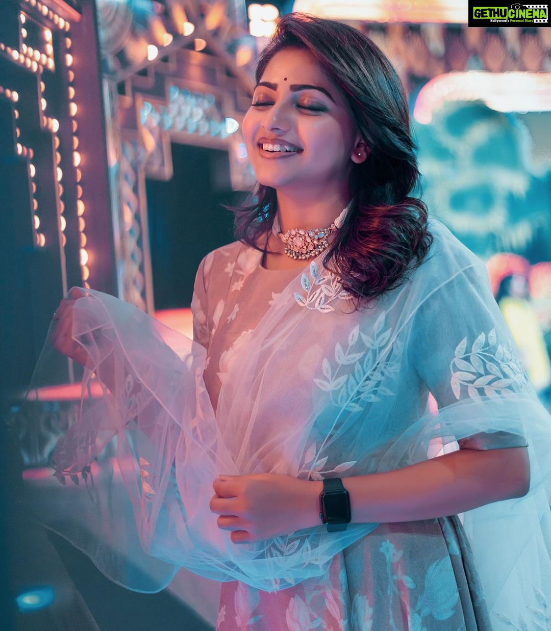 Rachita Ram Instagram - Majabharatha✨ Styled by @tejaswinikranthistylefiles Assisted by @shashwatichandrashekar Outfit by @shlokasudhakar Accessories by @antegrasilver Makeup by @mohanrao931 Hairstyle by @kammarishivarajchary PC: @rock_panni_