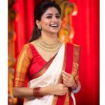 Rachita Ram Instagram - Saree handpicked by mom♥️🤗 Styling @tejukranthi Assisted by @shashwatichandrashekar Beautiful jewellery from @amrapalijewels Hair by @paramesh_kammari Makeup by @mohanrao931 Photography by @rock_phanni_
