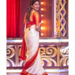 Rachita Ram Instagram - Saree handpicked by mom♥️🤗 Styling @tejukranthi Assisted by @shashwatichandrashekar Beautiful jewellery from @amrapalijewels Hair by @paramesh_kammari Makeup by @mohanrao931 Photography by @rock_phanni_