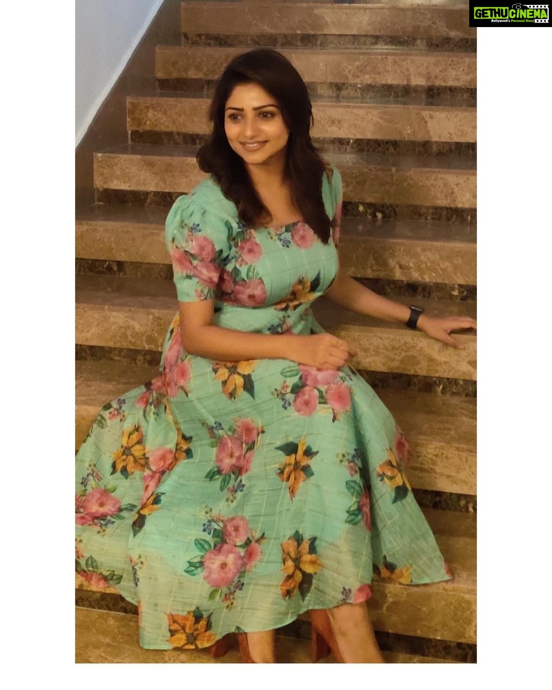 Rachita Ram Instagram - 🌸 Outfit @takshativastra Styling @tejukranthi Assisted by @rajeshputtaiah H&M @paramesh_kammari & @mohanrao931