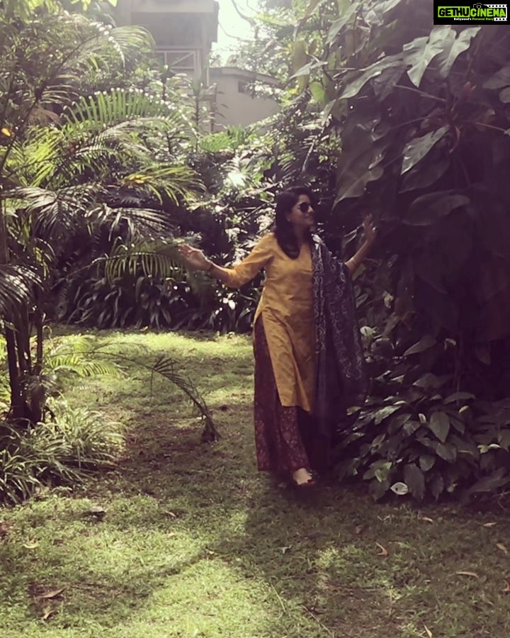 Rachita Ram Instagram - #saturdayvibes☀️🌴 Camera women @gm6.bridalmakeup