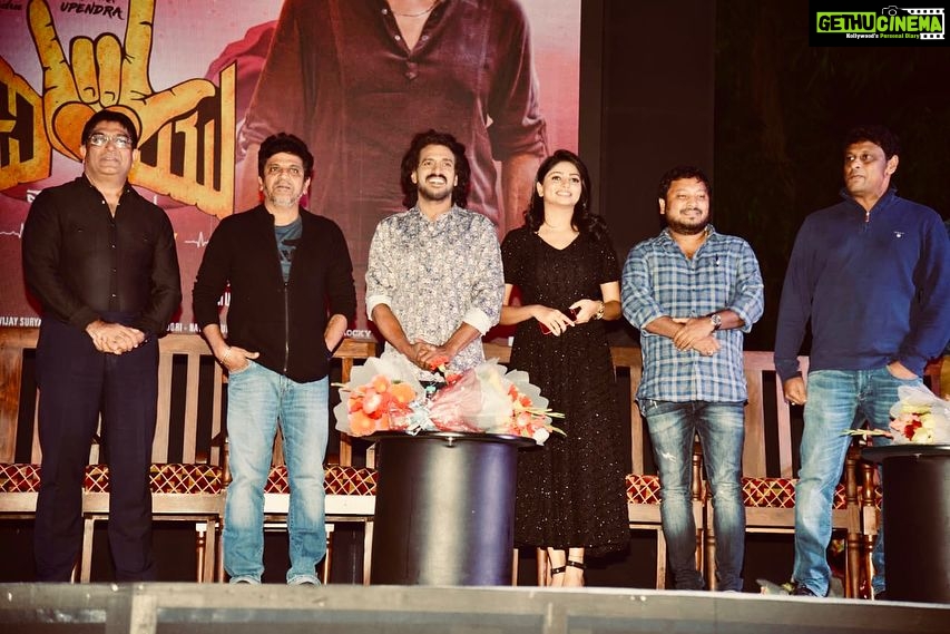Rachita Ram Instagram - #ILOVEYOU🤟🏻#trailerlaunchevent✨#withthelegendsoftheindustry#shivannaanduppisir😎#celebrations🎉 @nimmaupendra