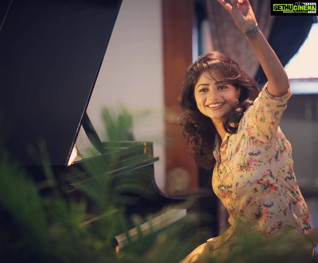 Rachita Ram Instagram - There are so many beautiful reasons to be happy.😄😘✨#keepsmiling😊💕💜 #adaywithoutlaughterisadaywasted😄✌🏻#happinesscomesfromwithin💖