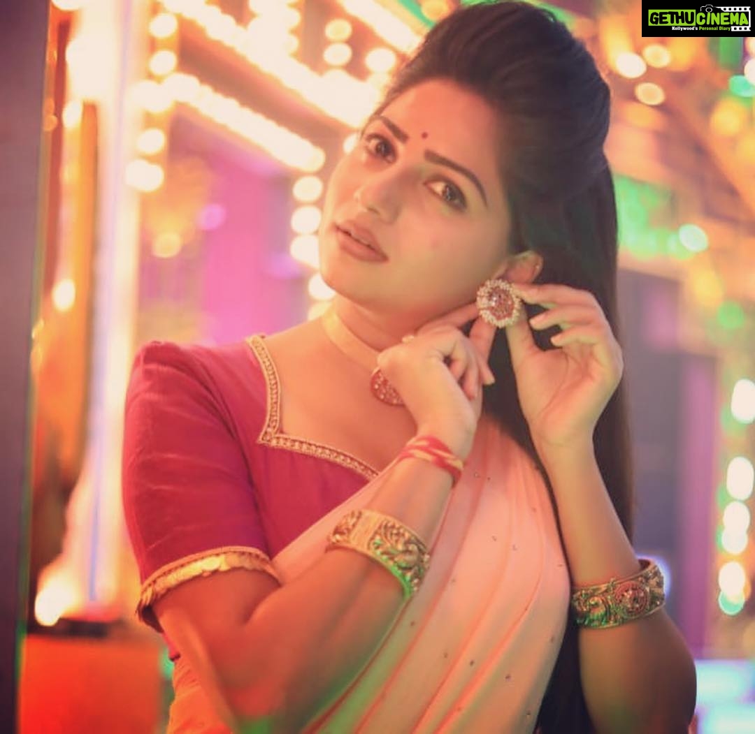 Rachita Ram Instagram - MAJABHARATHA✨ Outfit and styling by @tejukranthi Jewellery @lotus_silver_jewellery H&M @paramesh_kammari & @mohanrao931 Photography @rock_phanni_