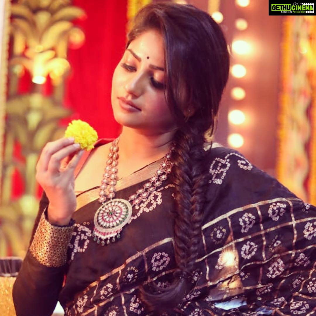 Rachita Ram Instagram - Majabharatha✨ Styling @tejaswinikranthistylefiles Outfit @ayva_design_studio Accessories @unniyarchajewelry Photography @rock_phanni_ Assisted by @shashwathichandrashekar Hair @paramesh_kammari Makeup @mohanrao931