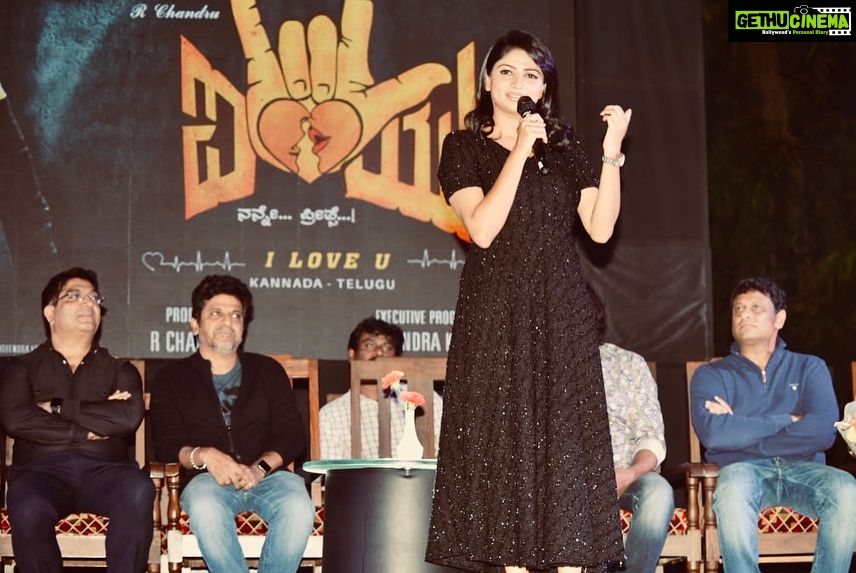 Rachita Ram Instagram - #ILOVEYOU🤟🏻#trailerlaunchevent✨#withthelegendsoftheindustry#shivannaanduppisir😎#celebrations🎉 @nimmaupendra