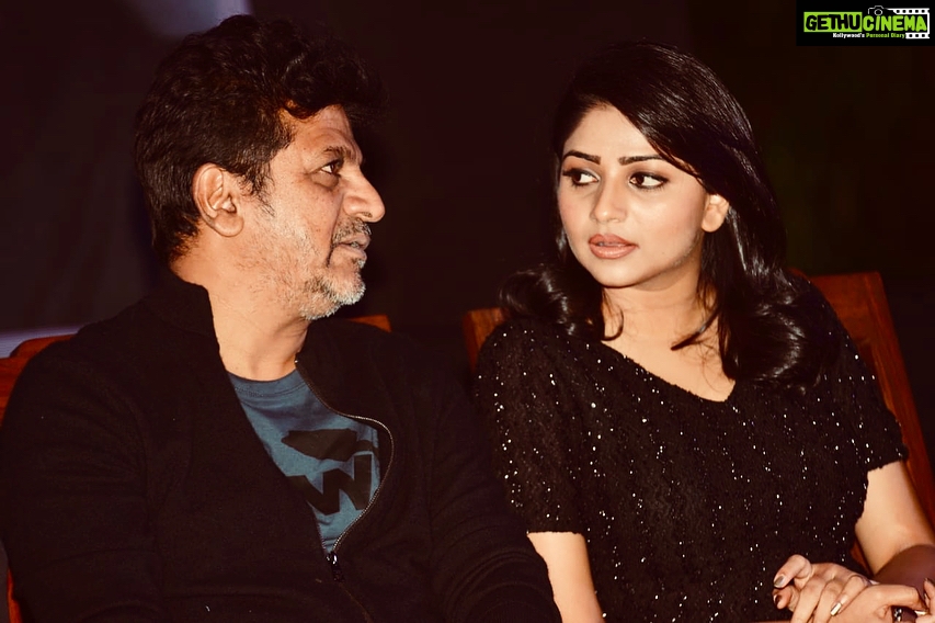 Rachita Ram Instagram - #ILOVEYOU🤟🏻#trailerlaunchevent✨#withthelegendsoftheindustry#shivannaanduppisir😎#celebrations🎉 @nimmaupendra